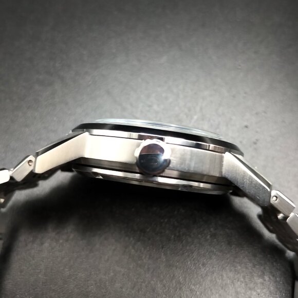 Automatic sport/dress Watch - Picture 7 of 8